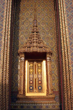 Window of Viharn in late afternoon sun. Wat Ratchabophit, Bangkok