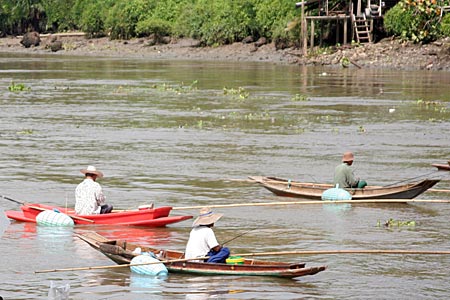 Fishermen in the river, Samut Songkhram
