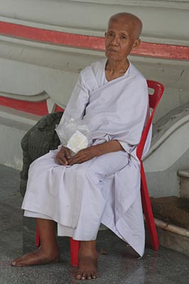 Buddhist nun at Wat Yai Intharam