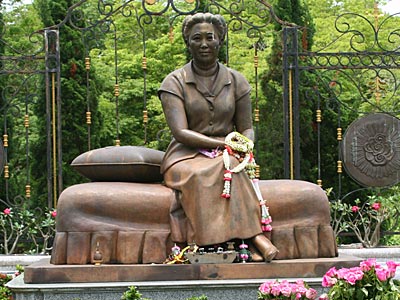 Queen Rambhai Bharni stature, Chanthaburi