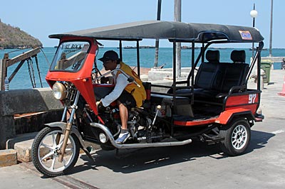 Tuktuks on Ko Si Chang